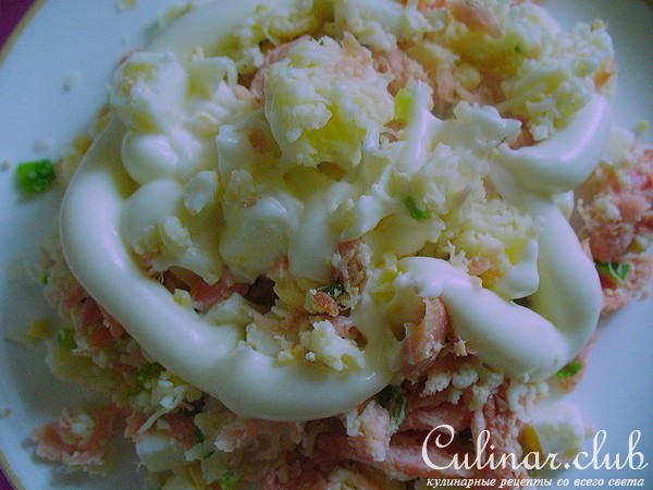 Салат с копченой горбушой 
