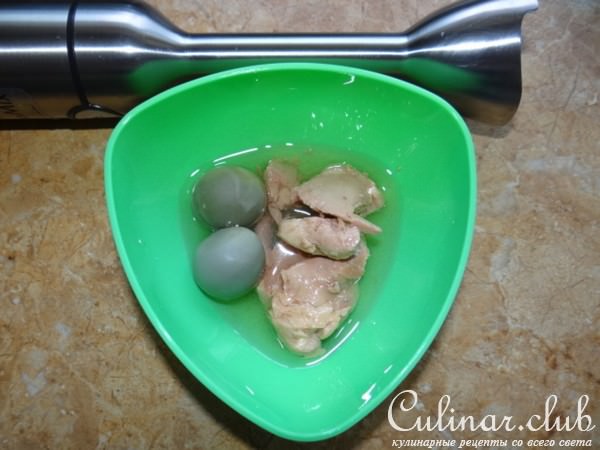 Салат нежный "Снежный" с овощами и печенью трески