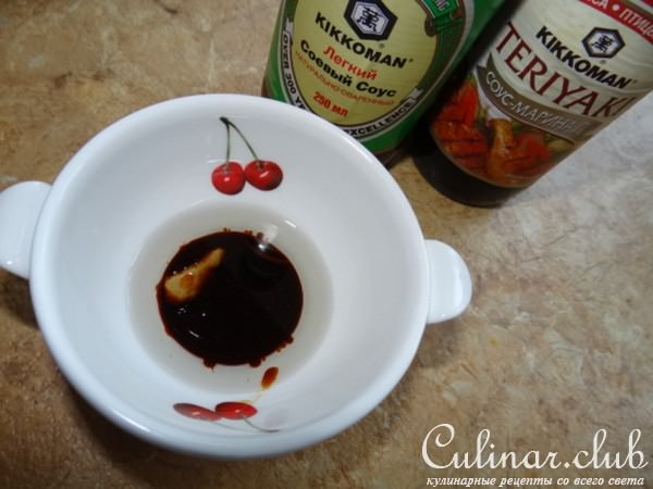 Яркий салат с морскими гребешками и сулугуни