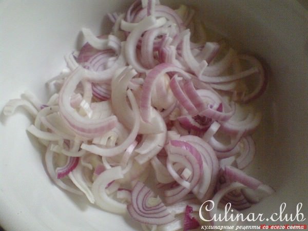 Салат из сельди, лука и яблока