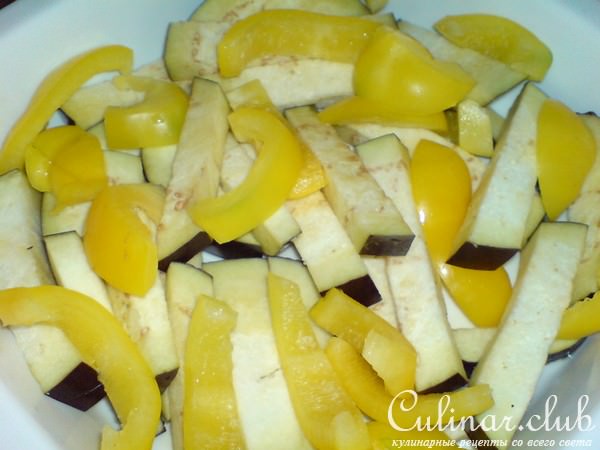 Салат из запечённых с аджикой овощей