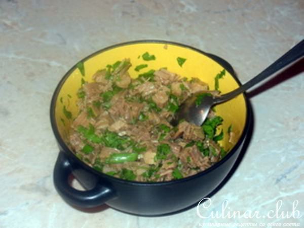 Салат с говядиной и помидорами