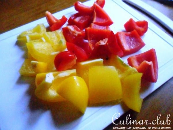 Салат с тунцом, нутом и перепелиными яйцами