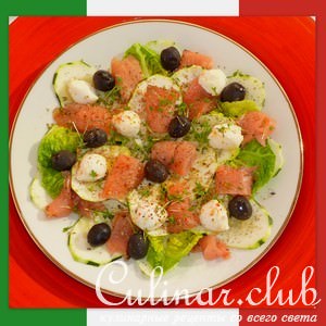        (Insalata di zucchine con olive e salmone)