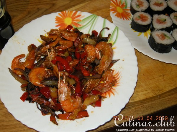 Мой любимый салат с королевскими креветками и овощами.