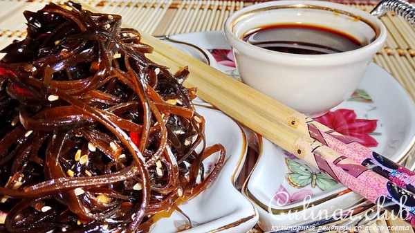 Салат из морской капусты с кунжутом по-корейски