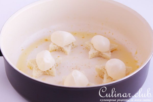 Теплый салат с грушами и гренками.