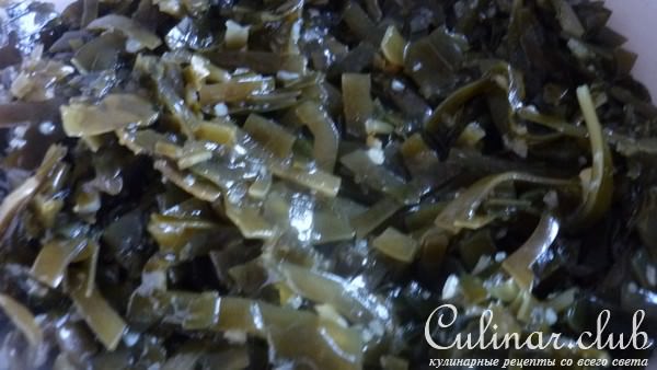 Салат из морской капусты и сельди