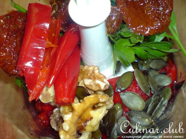Салат из моркови,апельсина и орешков/Дип из запечённого перца и вяленых помидоров