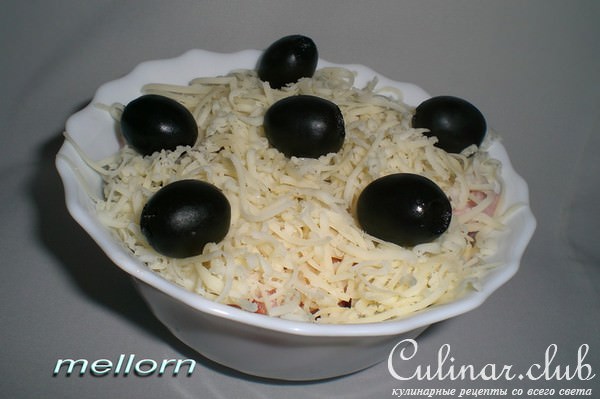 Салат с ананасами и ветчиной