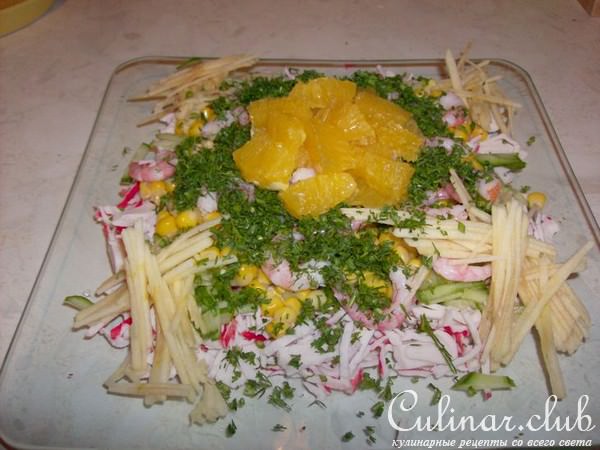 Салат с креветками и крабовыми палочками
