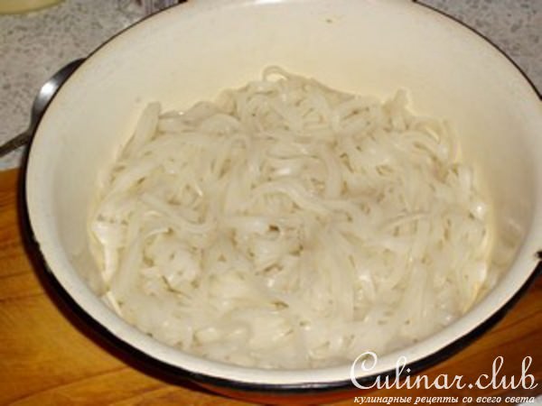 Салат из рисовой лапши с авокадо