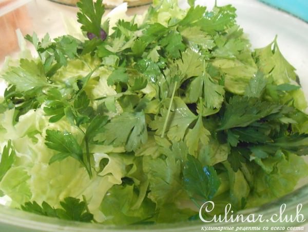 Салаты с карпаччо и осьминогами, а также две окрошки с ними же, и пара способов варки яиц-пашот