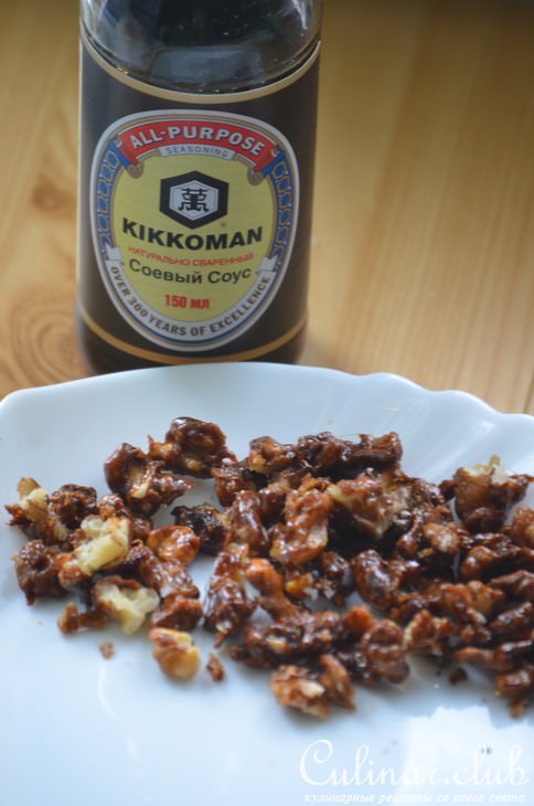 Фруктовый салат с карамелизованными орехами