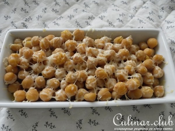 Песто паста FUSILLI салат с моцареллой и нутом.