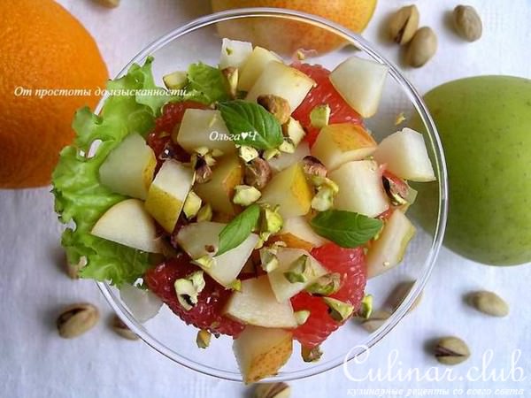 Фруктовый салат с фисташками и мятным сиропом