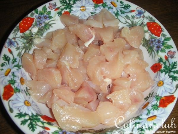 Салат с курицей,манго и авокадо.