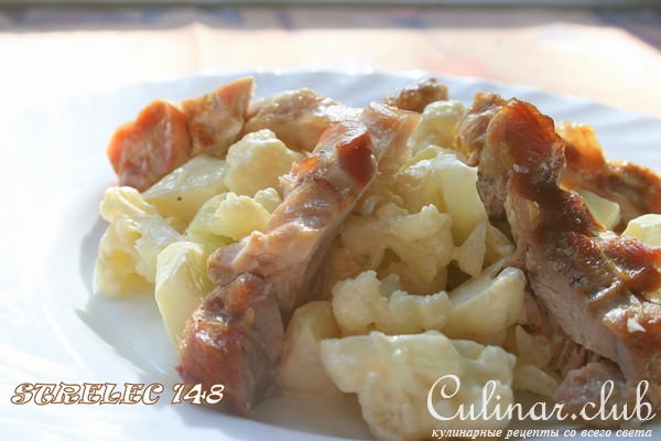 Салат с уткой, цветной капустой и яблоком.