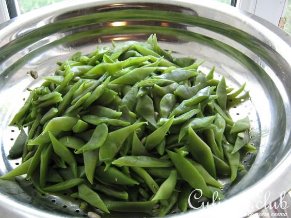Салат из зелёной стручковой фасоли .