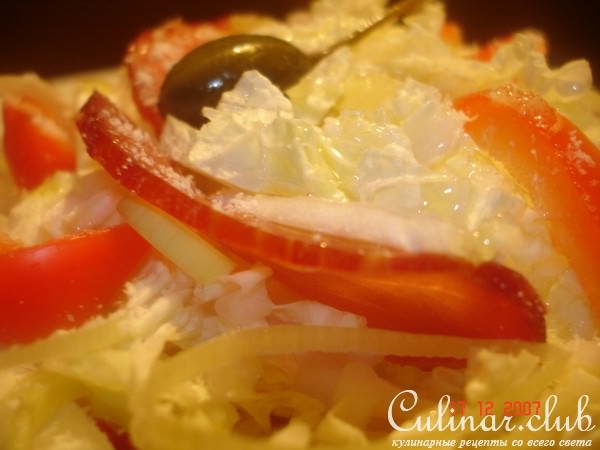 Салат из пекинской капусты с сыровяленым мясом