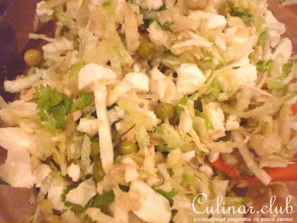 Зелёный салат с адыгейским сыром