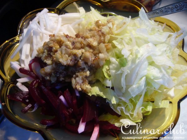 Салат с белой редькой и свеклой
