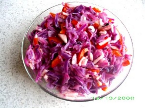 Салат витаминный из красной капусты (мой вариант)