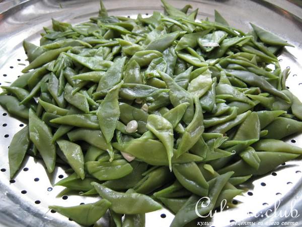 Салат из зелёной стручковой фасоли .