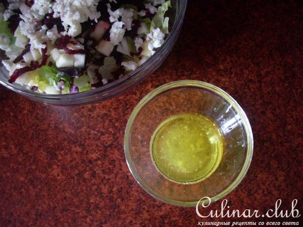 Салат с грушей, свеклой и адыгейским сыром