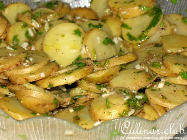 Тёплый испанский салат из картофеля