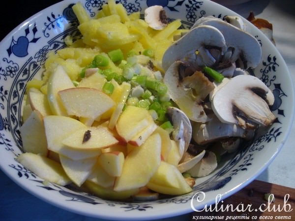 Картофельный салат сo свежими шампиньонами и яблоками