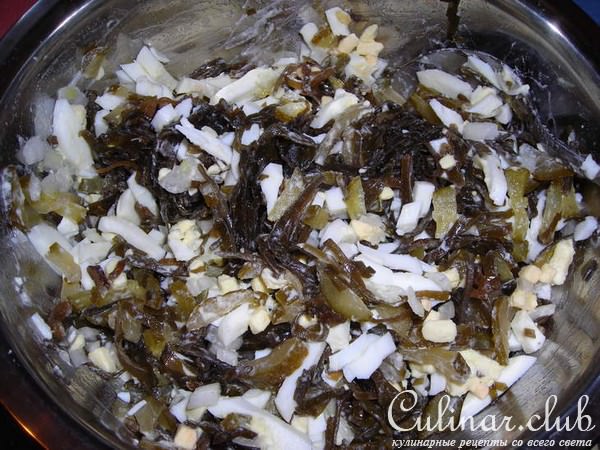 Салат из морской капусты с яйцами и маринованными огурцами (мой вариант)