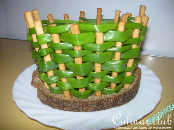 Луковая корзинка с картофельным салатом