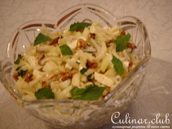Салат из кольраби с яблоком и грецкими орехами