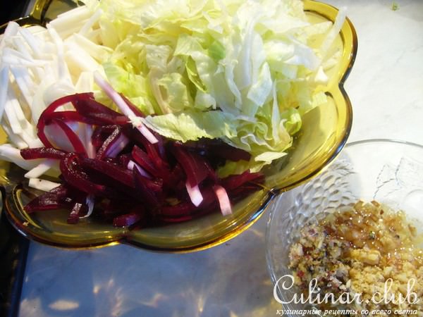 Салат с белой редькой и свеклой