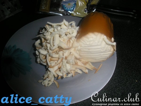 КУРИНЫЙ САЛАТИК С КОПЧЁНЫМ СЫРОМ