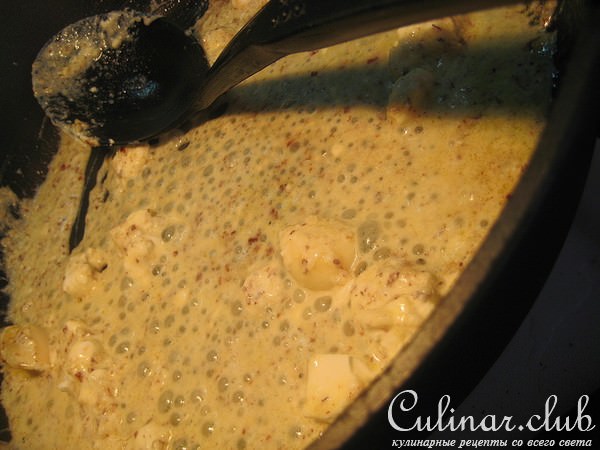 Тёплый салат с фарфалле, брынзой и авокадо.