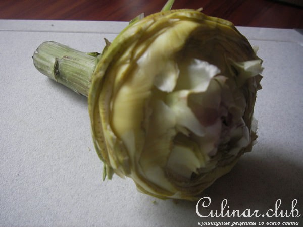 Салат с артишоками и козьим сыром