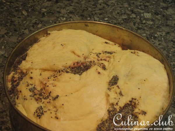 Кулич с маком и вишней 