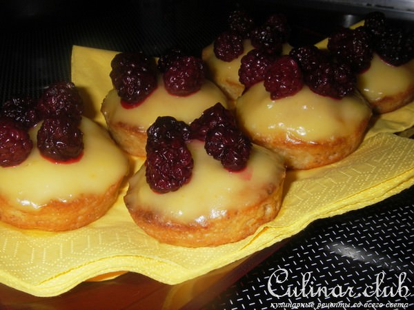 Пирог с ежевикой и лимонным кремом