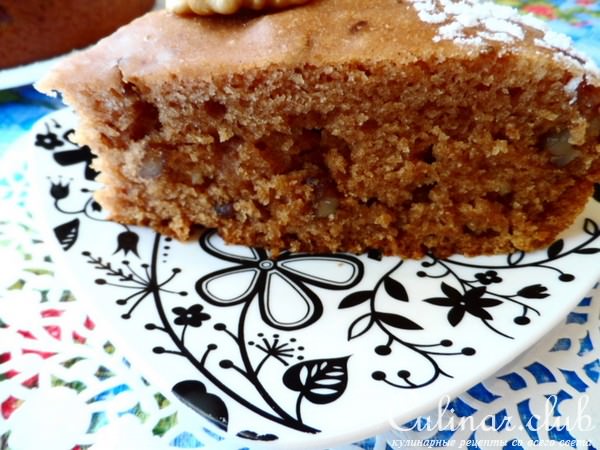 Коврижка медовая с орехами.