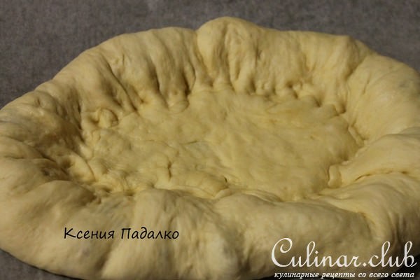 Пирог с яблоками и джемом