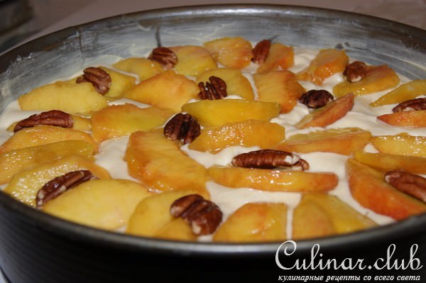 Пирог с персиками и орехами пекан