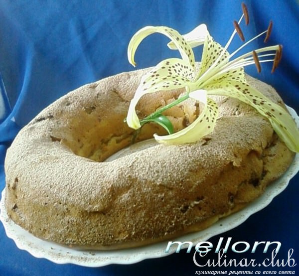 Йогуртовый кекс из ревеня и клубники
