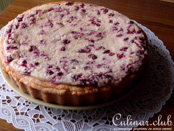 Пирог с вишней и творожным кремом