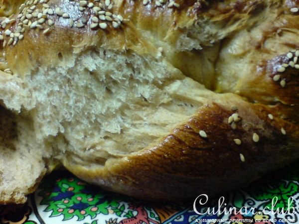 Хала круглая корично-медовая с яблоками//