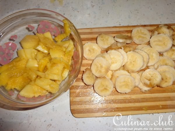 нежный пирог с бананом и манго