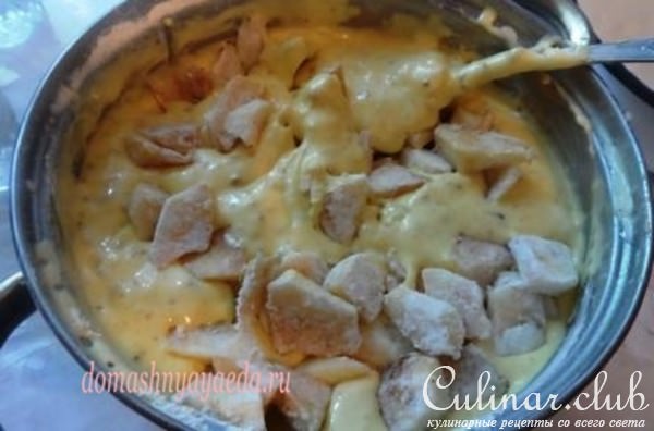 Яблочная шарлотка с орехами