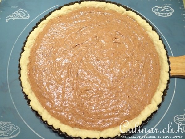 Пирог с черносливом и фундуком