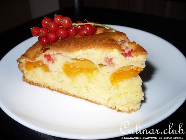Пирог " Шалунья " (с абрикосами и смородиной)